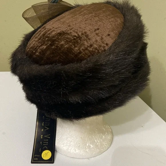 NWT Gorgeous Winter Hat by Donna Vinci Couture